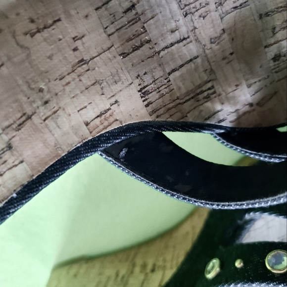 GUESS Slip On Sandal - Picture 5 of 5